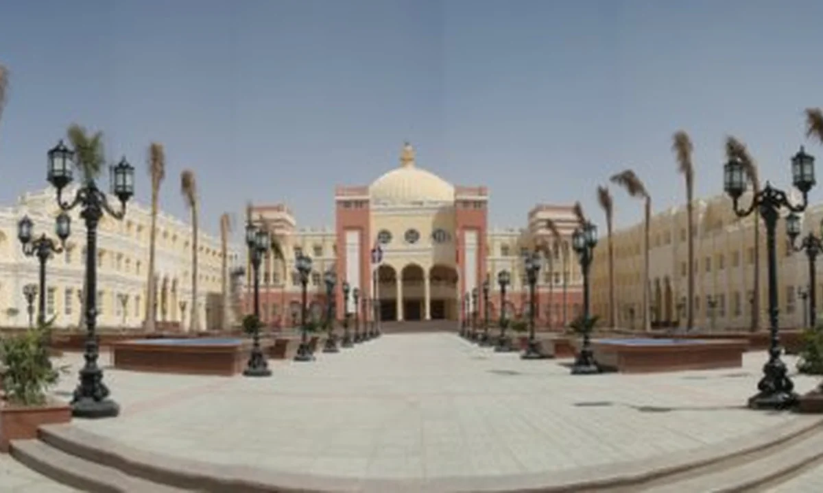 مبنى الجامعة البريطانية في مدينة الشروق